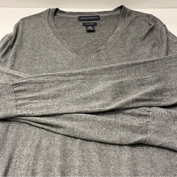 Banana Republic Luxury Blend Long Sleeve Gray Silk Cashmere Blend Sweater L - Picture 10 of 11